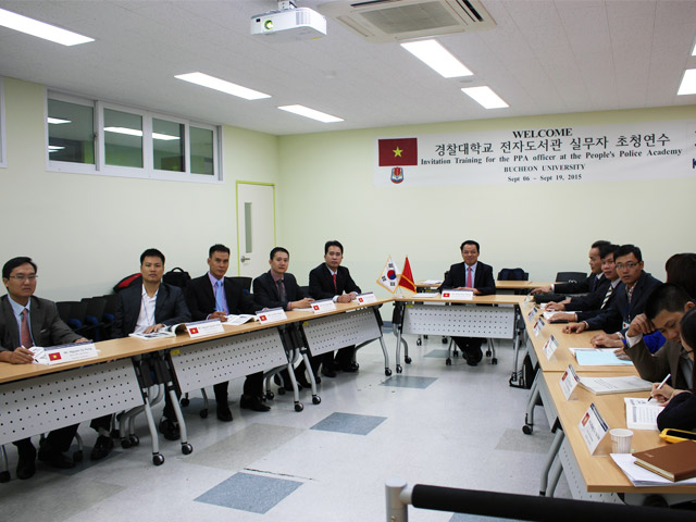 Các thành viên trong đoàn tham gia lớp Hội thảo tập huấn về công tác thư viện tại Đại học Bucheon,Hàn Quốc