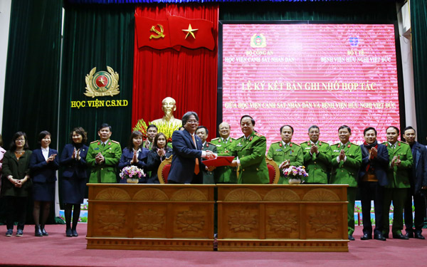 Học viện CSND và Bệnh viện Việt Đức ký kết hợp tác