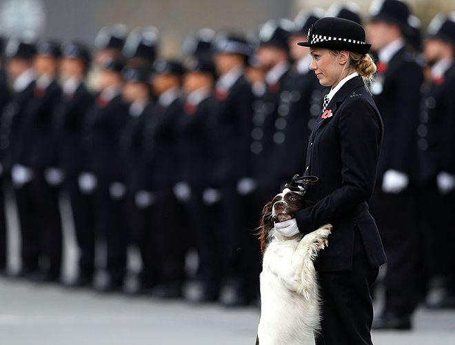 Những bóng hồng xinh đẹp trong lực lượng Cảnh sát trên thế giới