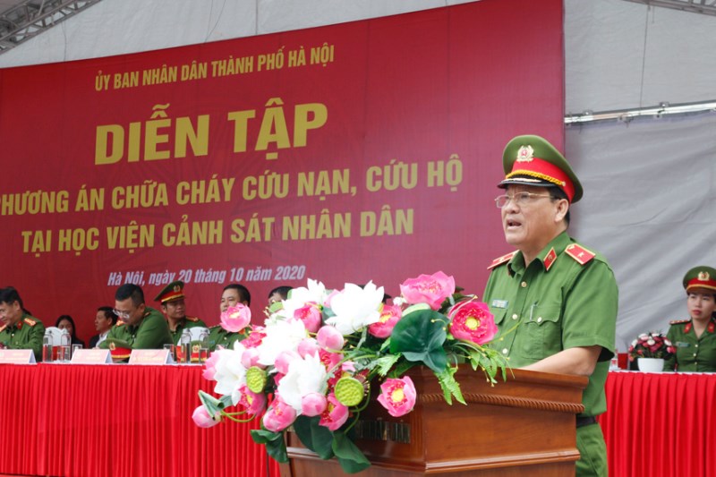 Thiếu tướng Đỗ Minh Dũng, Phó Cục trưởng Cục Cảnh sát PCCC và cứu hộ, cứu nạn, Bộ Công an phát biểu chỉ đạo tại cuộc diễn tập
