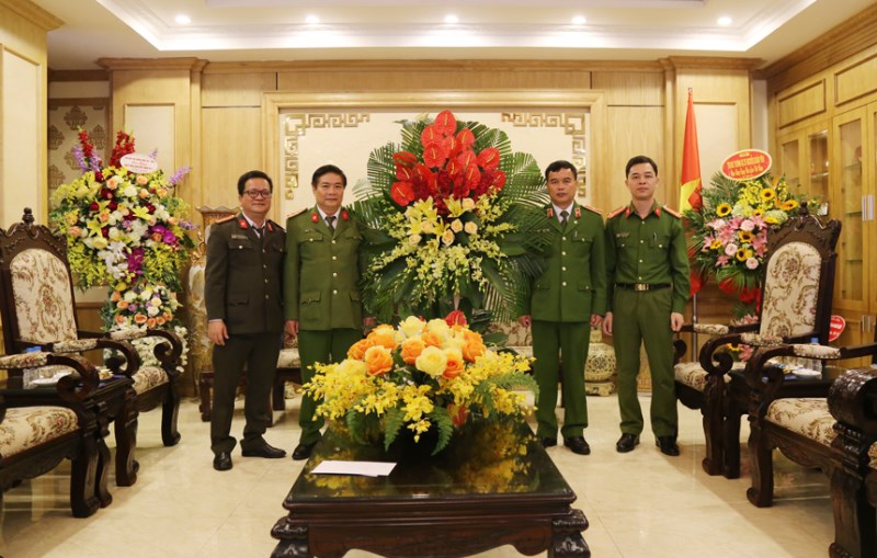 Công an Tỉnh Thừa Thiên Huế chúc mừng Học viện CSND