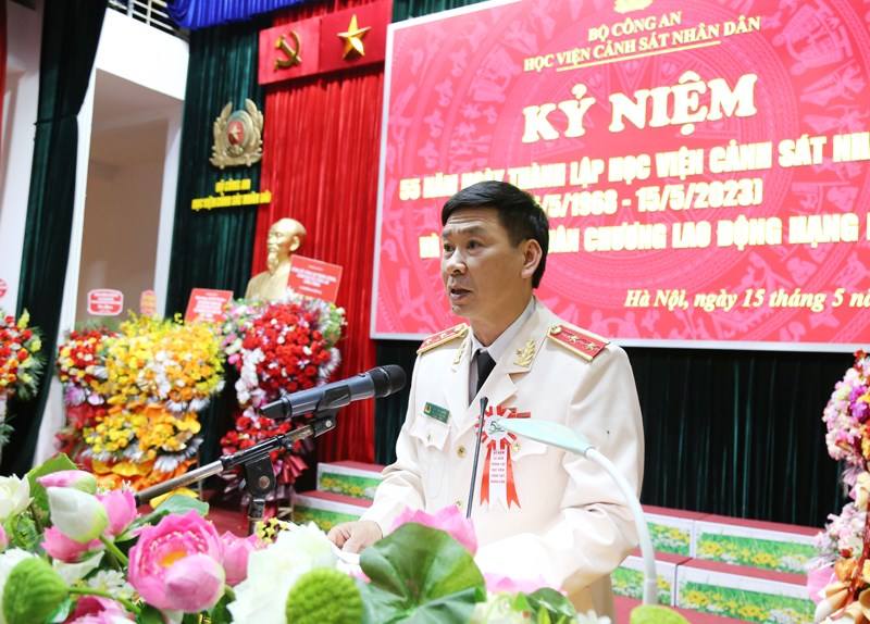 Trung tướng, GS.TS Trần Minh Hưởng, Giám đốc Học viện trình bày diễn văn kỷ niệm